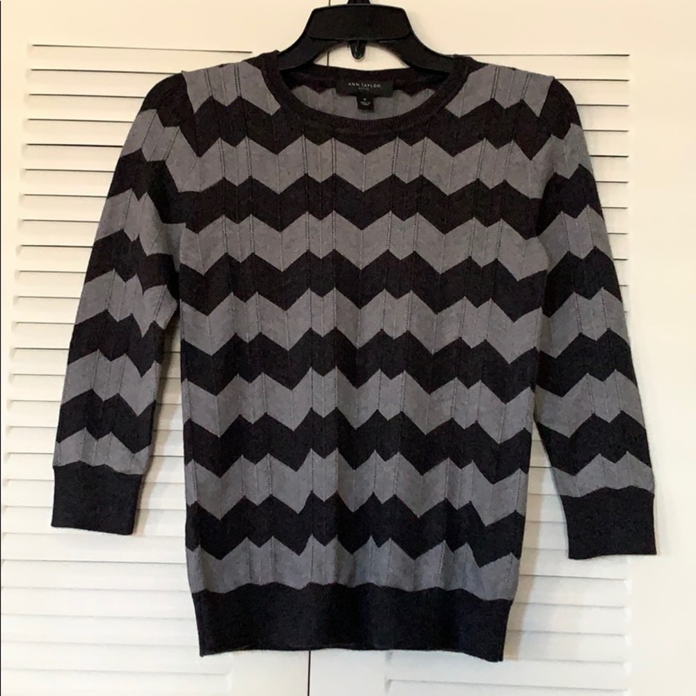 New Ann Taylor SP Gray Zig Zag Pattern Sweater